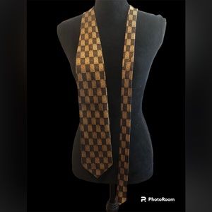 100% Silk Handmade, Roberto Villini Neck-Tie. Black with the shades of brown